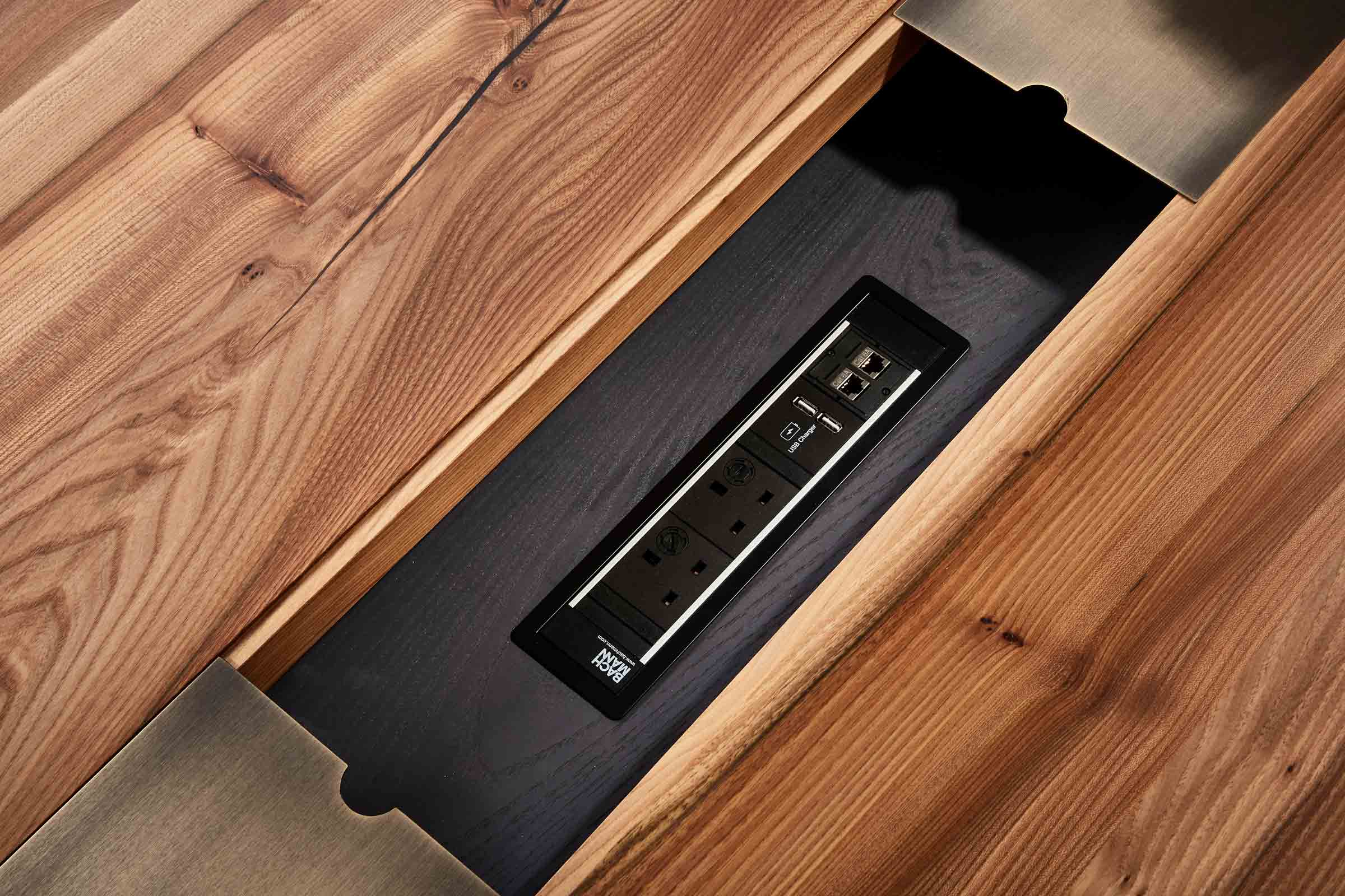 connection ports on an elm workbench