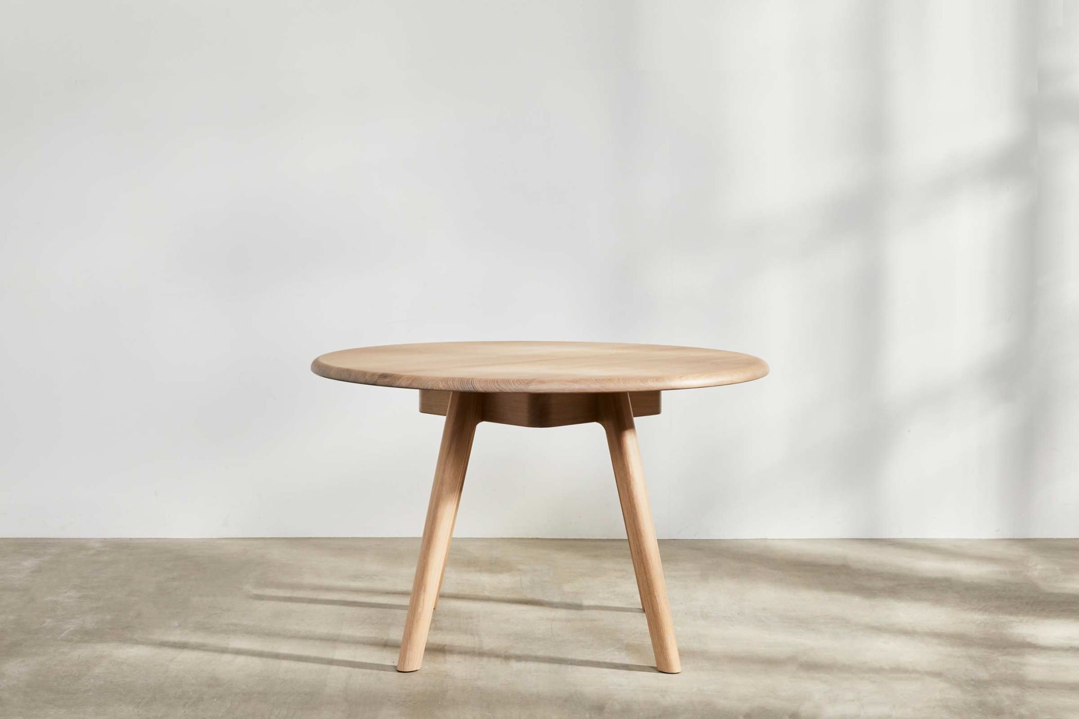 round oak meeting table