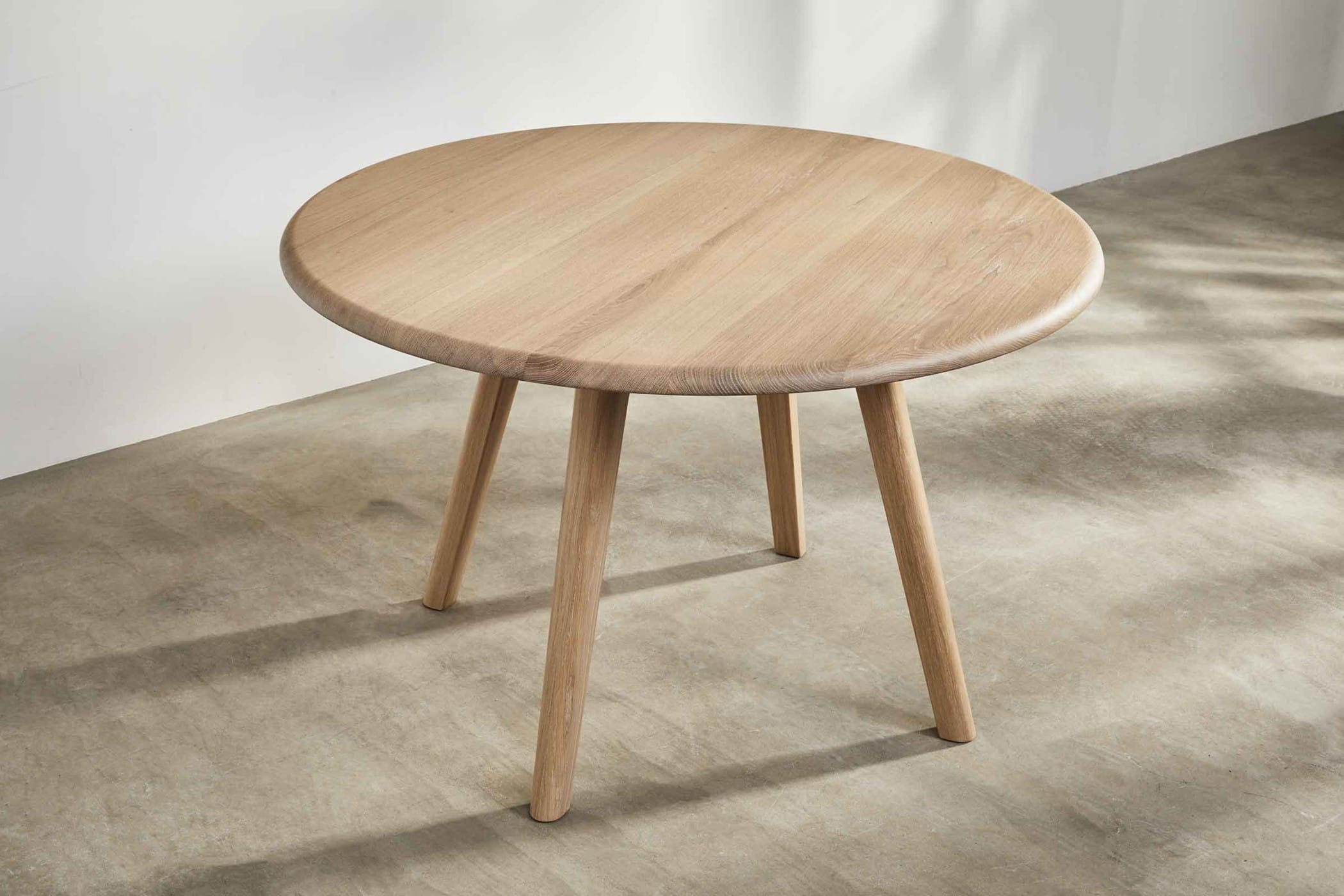 round oak meeting table